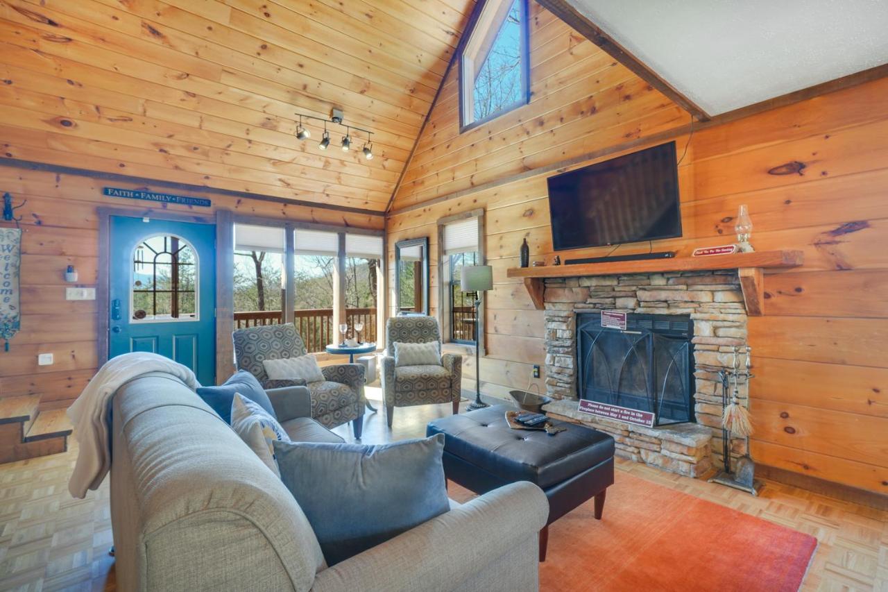 Central Sevierville Cabin With Hot Tub And Views! Luaran gambar